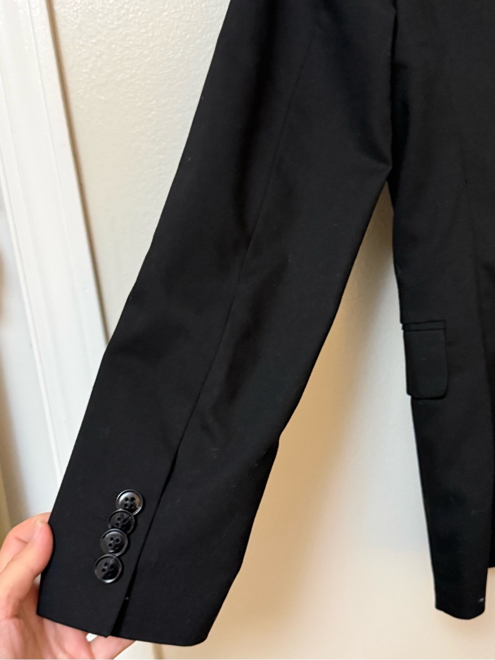 H&M Men's Black Two-Button Blazer - Picture 3 of 10